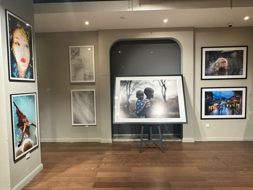 Photography exhibition Dubai - Between Worlds curated by Claire Dominics Buro 